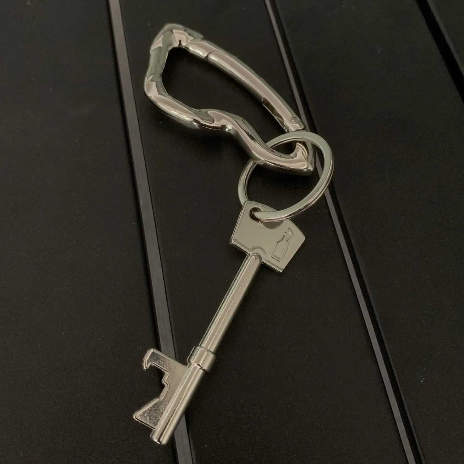 Cute Y2K Carabiner Keychain Clips Irregular Cool Multi-Use Large Heavy Duty Carabiner Hook Key Ring Outdoor Accessories Buckle