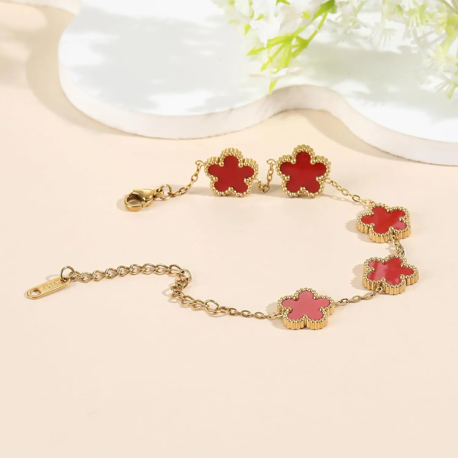 TICVSS Four Leaf Clover Bracelet for Women 18K Gold Plated Stainless Steel Lucky 4 Leaf Gold Link Bracelet Jewelry Gift for Women